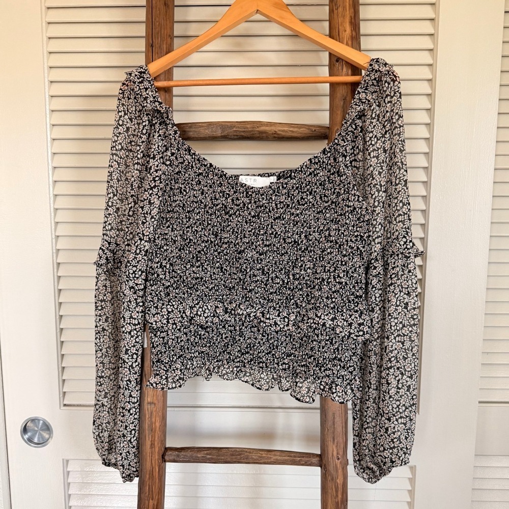 Astr the‎ label Floral Smocked Long Sleeve Crop Top Square Neck Blouse size L